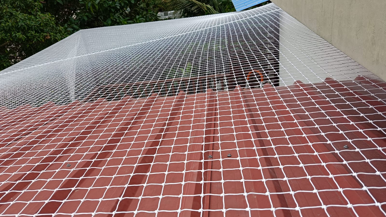 Large-scale bird protection netting on a building